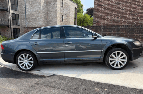 Volkswagen Phaeton - Image 4